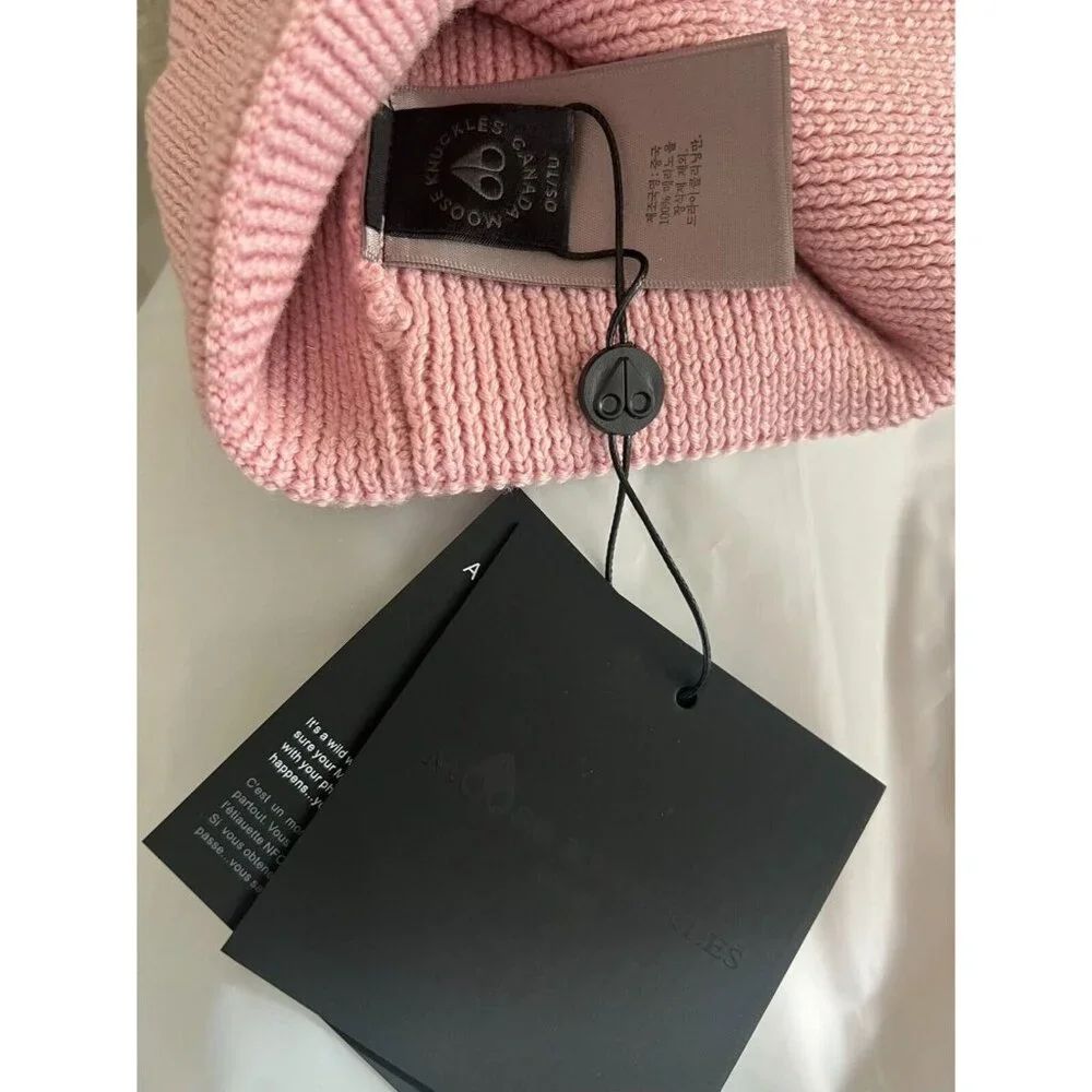 NWT Moose Knuckles Women's knit Rose Smoke Snowbank Beanie 100% Merino Wool